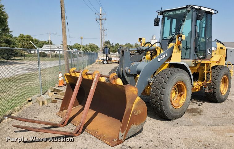 image for item HO9520 2005 John Deere 444J  wheel loader