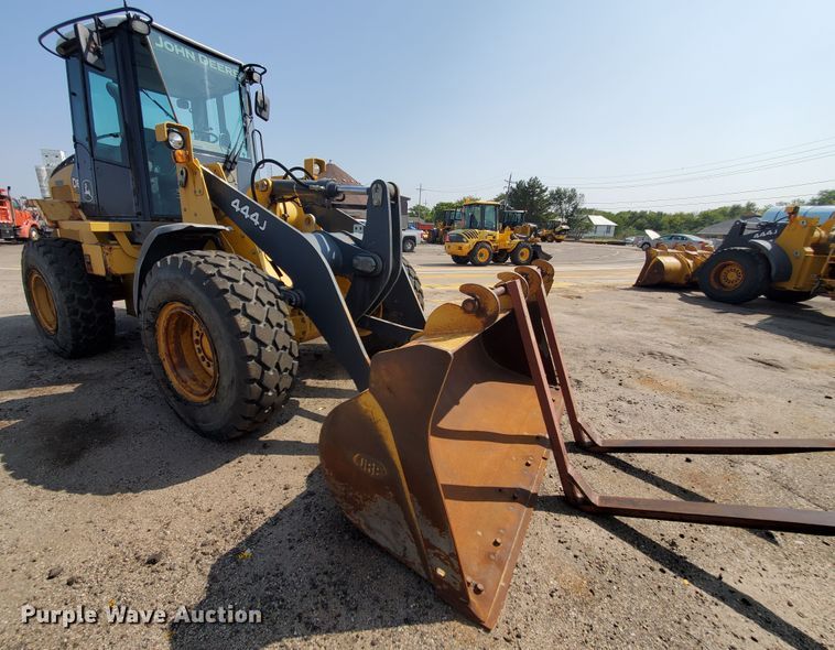 image for item HO9520 2005 John Deere 444J  wheel loader