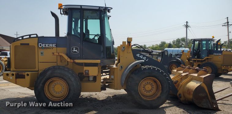 image for item HO9520 2005 John Deere 444J  wheel loader