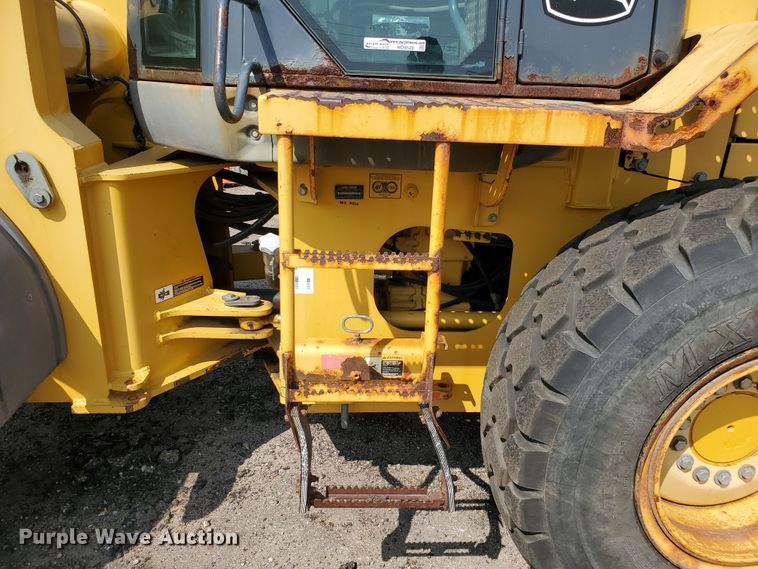 image for item HO9520 2005 John Deere 444J  wheel loader