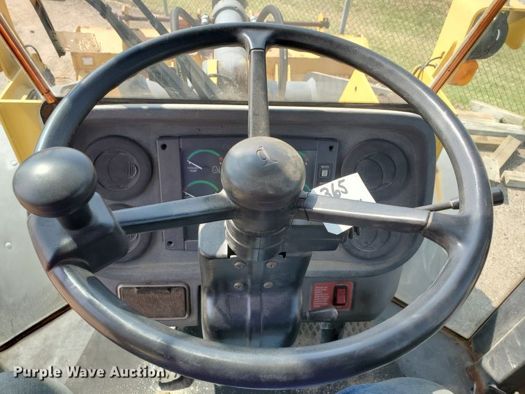 image for item HO9520 2005 John Deere 444J  wheel loader