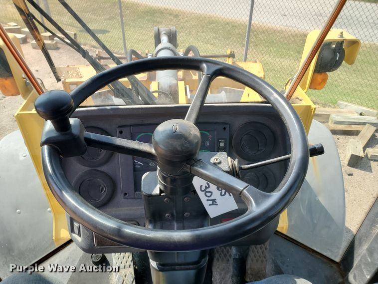 image for item HO9520 2005 John Deere 444J  wheel loader