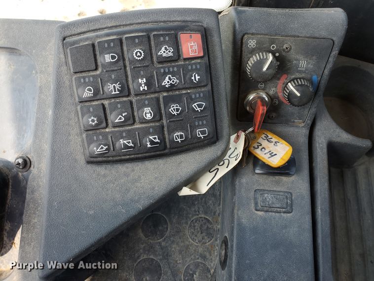 image for item HO9520 2005 John Deere 444J  wheel loader