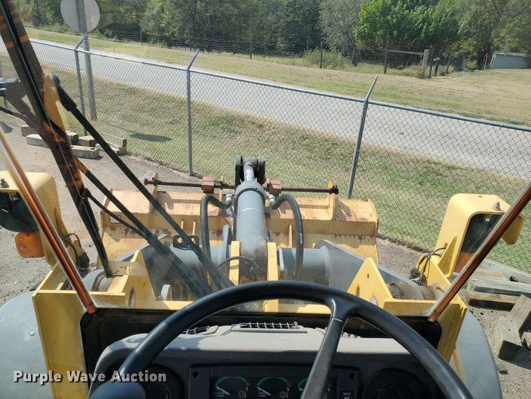 image for item HO9520 2005 John Deere 444J  wheel loader