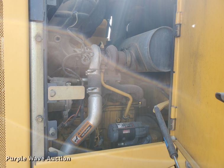 image for item HO9520 2005 John Deere 444J  wheel loader