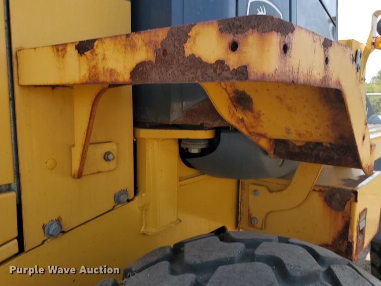 image for item HO9520 2005 John Deere 444J  wheel loader