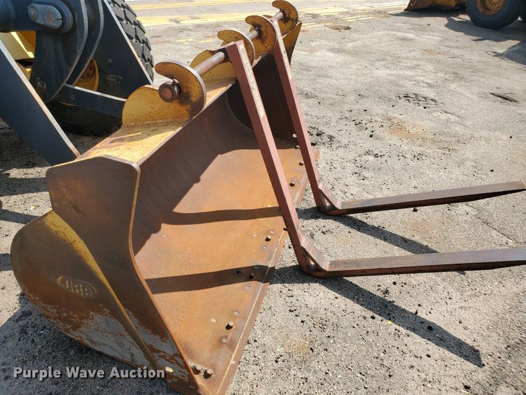 image for item HO9520 2005 John Deere 444J  wheel loader