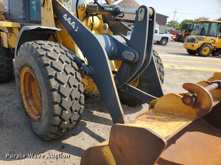 image for item HO9520 2005 John Deere 444J  wheel loader