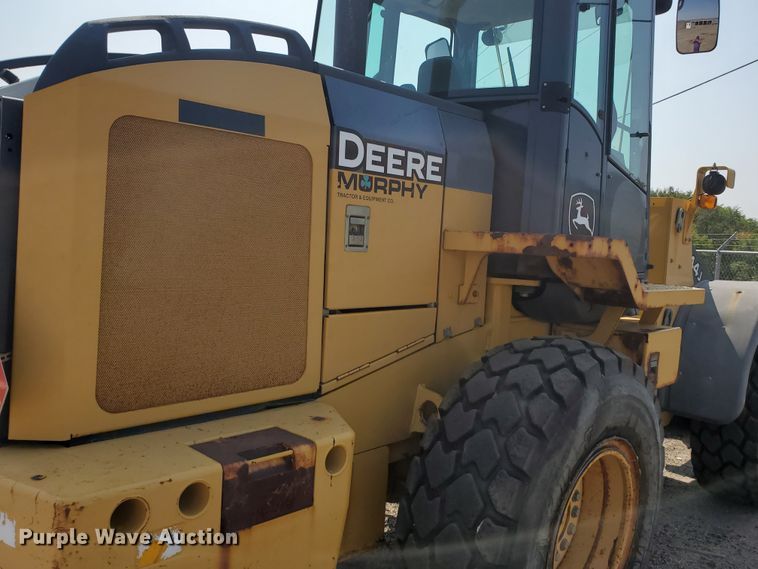 image for item HO9520 2005 John Deere 444J  wheel loader