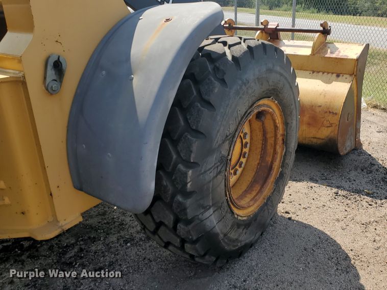 image for item HO9520 2005 John Deere 444J  wheel loader