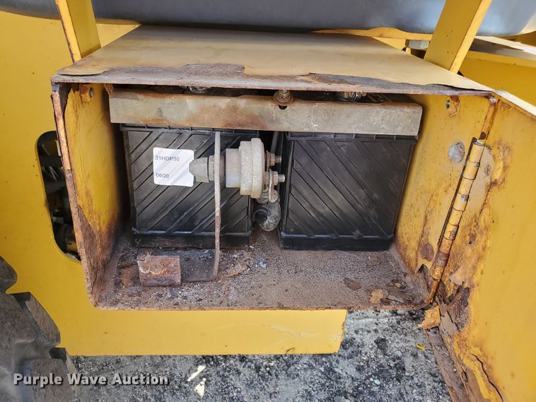 image for item HO9520 2005 John Deere 444J  wheel loader