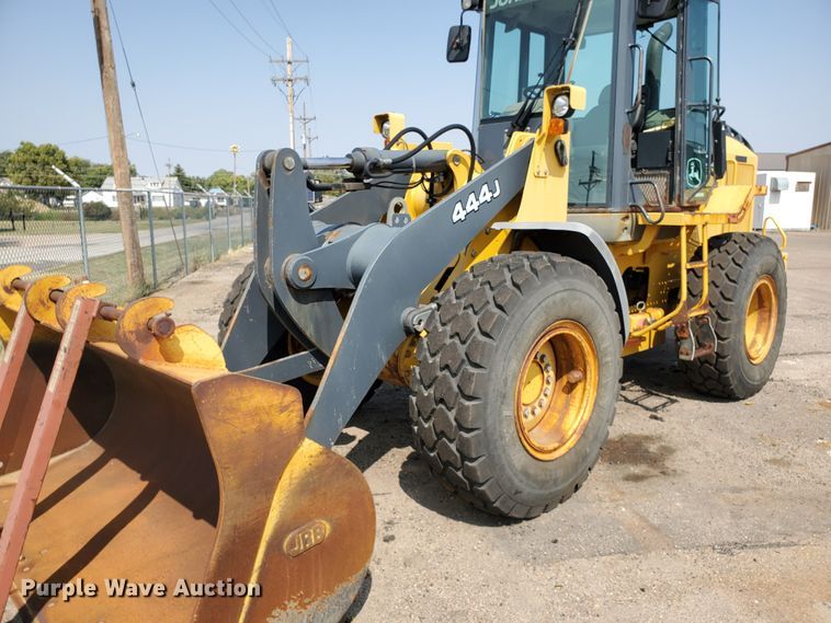 image for item HO9520 2005 John Deere 444J  wheel loader