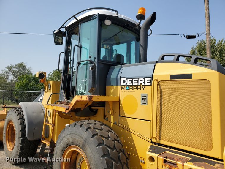 image for item HO9520 2005 John Deere 444J  wheel loader