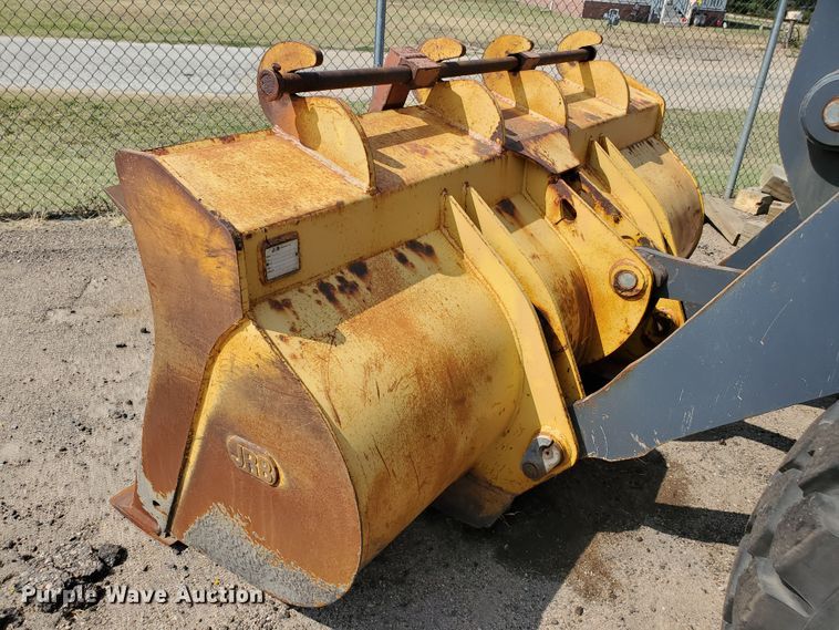 image for item HO9520 2005 John Deere 444J  wheel loader