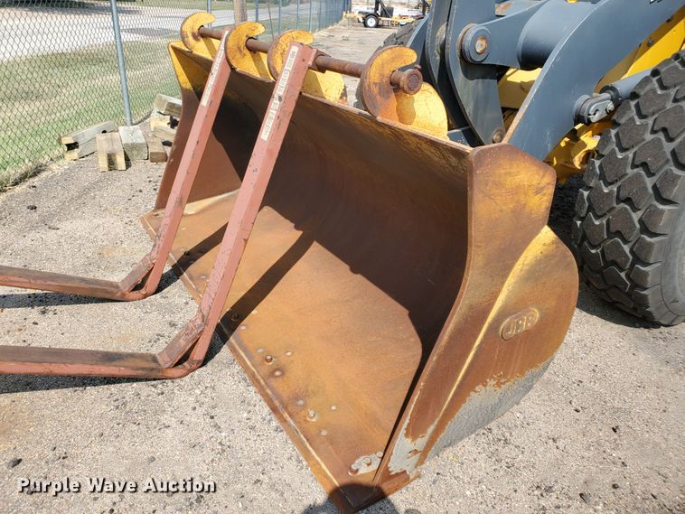 image for item HO9520 2005 John Deere 444J  wheel loader