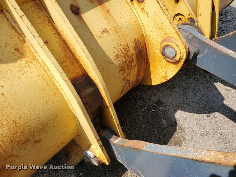 image for item HO9520 2005 John Deere 444J  wheel loader