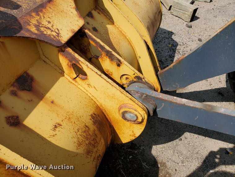 image for item HO9520 2005 John Deere 444J  wheel loader