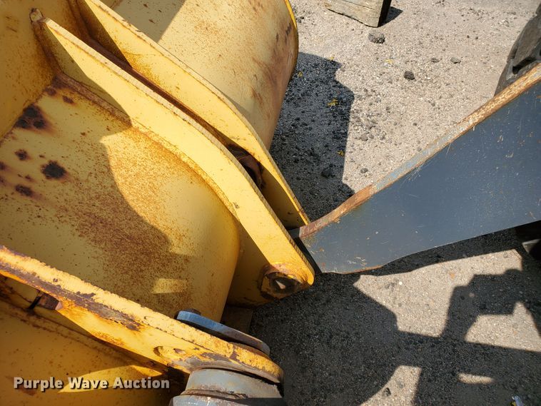 image for item HO9520 2005 John Deere 444J  wheel loader