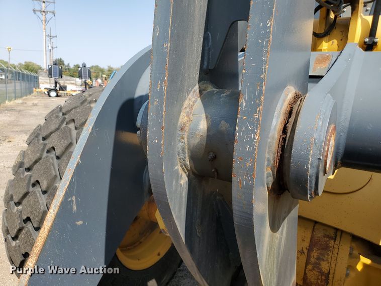 image for item HO9520 2005 John Deere 444J  wheel loader