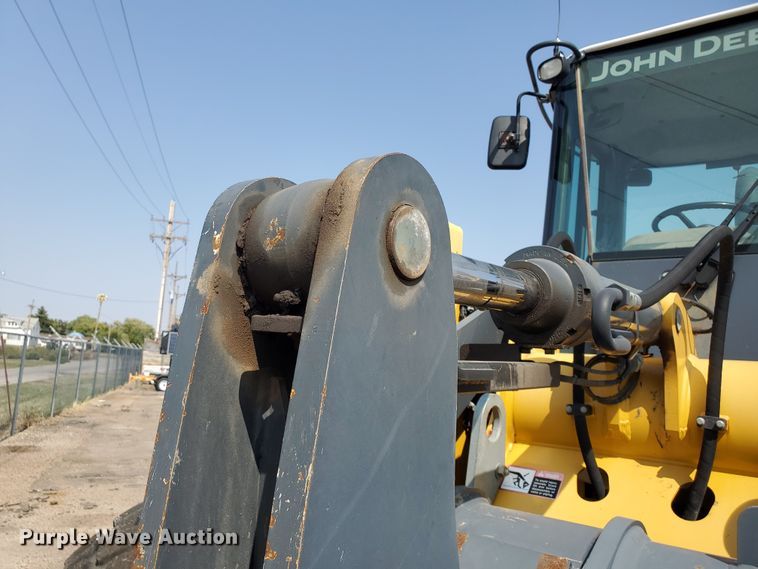 image for item HO9520 2005 John Deere 444J  wheel loader