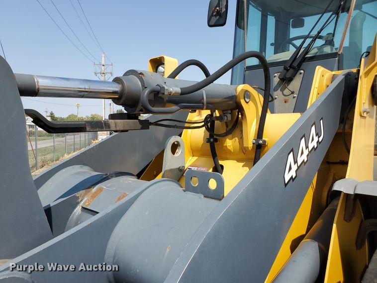 image for item HO9520 2005 John Deere 444J  wheel loader