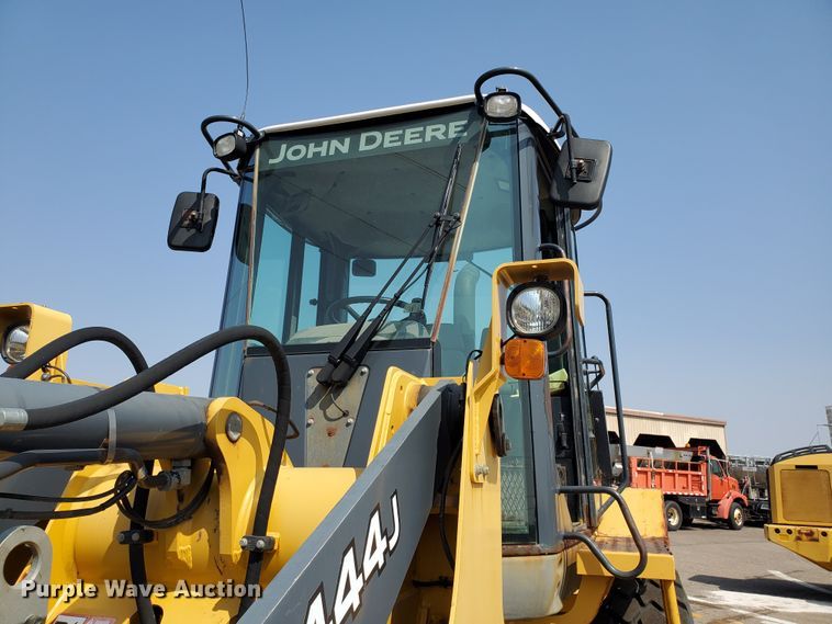 image for item HO9520 2005 John Deere 444J  wheel loader