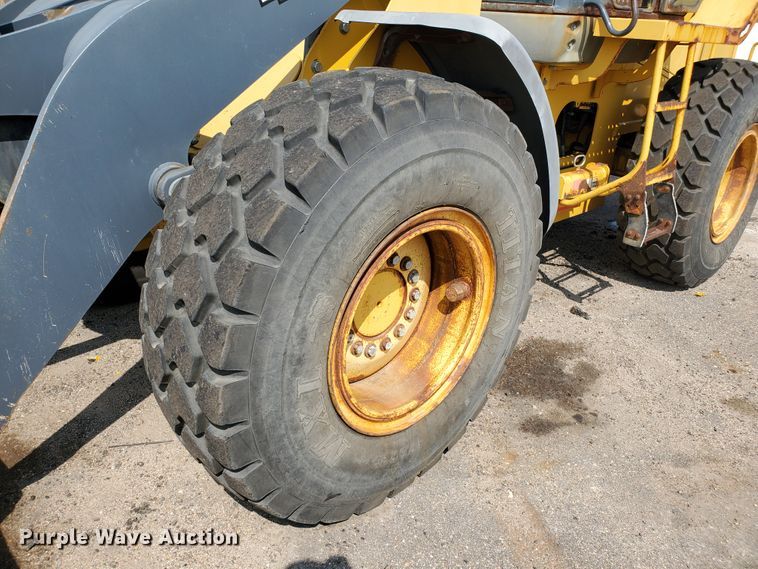 image for item HO9520 2005 John Deere 444J  wheel loader