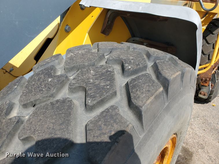 image for item HO9520 2005 John Deere 444J  wheel loader