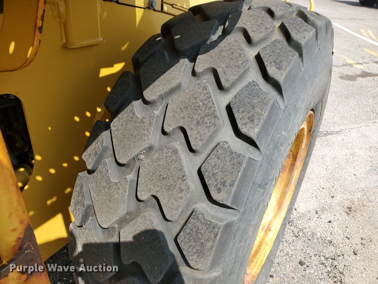 image for item HO9520 2005 John Deere 444J  wheel loader