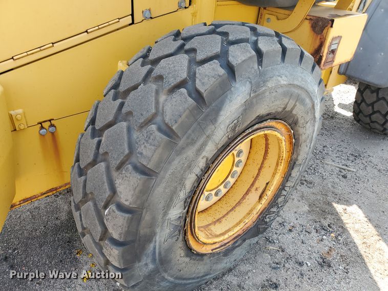 image for item HO9520 2005 John Deere 444J  wheel loader