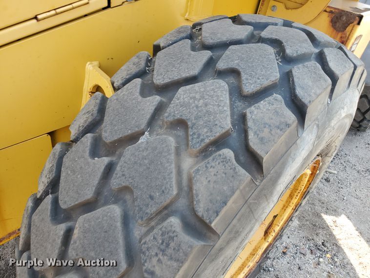 image for item HO9520 2005 John Deere 444J  wheel loader