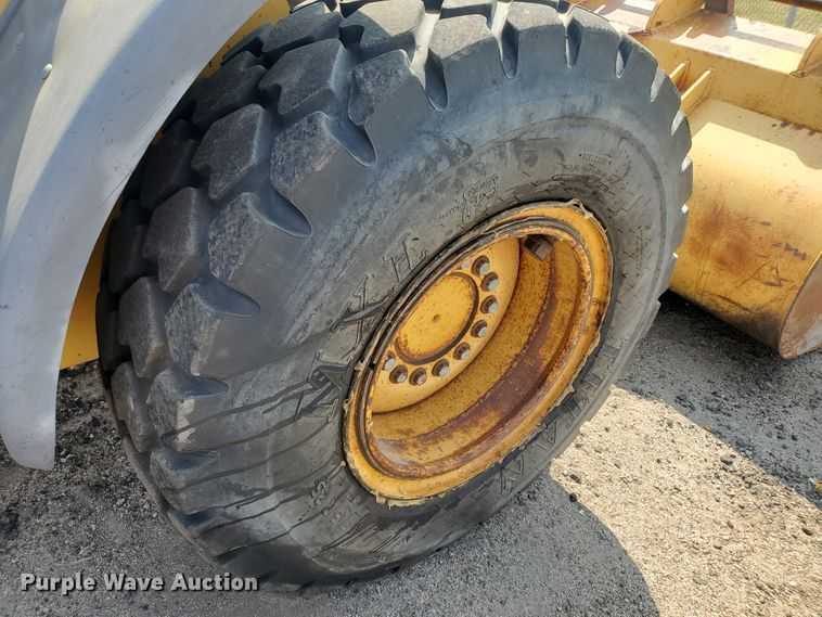 image for item HO9520 2005 John Deere 444J  wheel loader