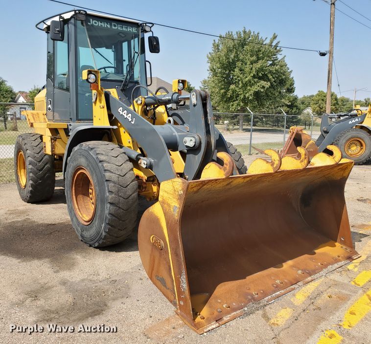 image for item HO9521 2005 John Deere 444J  wheel loader