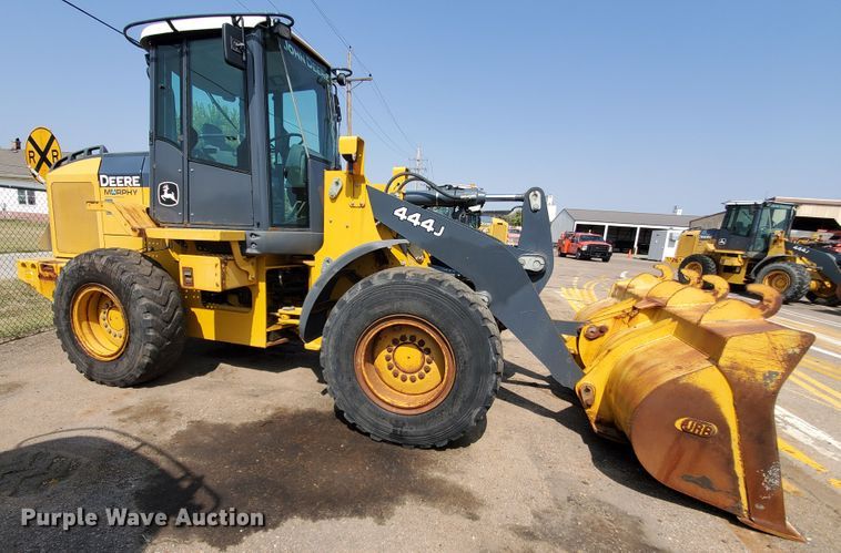 image for item HO9521 2005 John Deere 444J  wheel loader