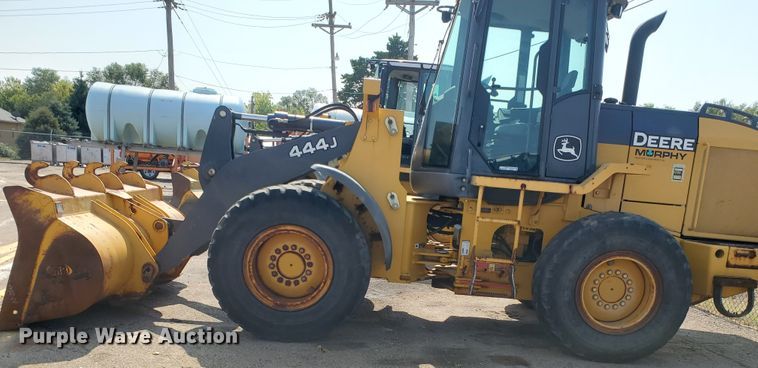 image for item HO9521 2005 John Deere 444J  wheel loader