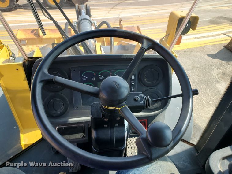 image for item HO9521 2005 John Deere 444J  wheel loader