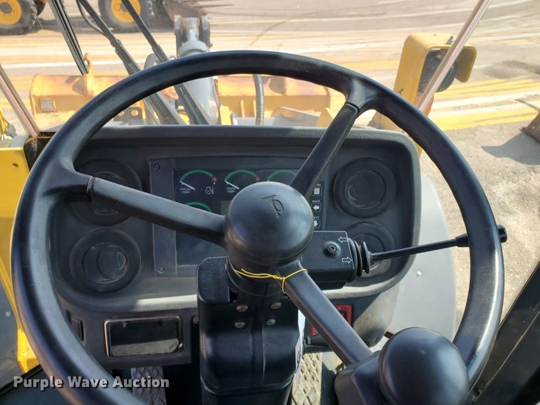 image for item HO9521 2005 John Deere 444J  wheel loader