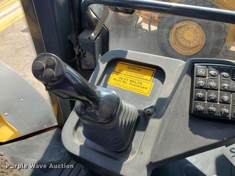 image for item HO9521 2005 John Deere 444J  wheel loader