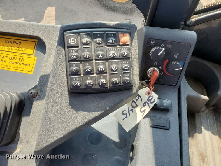 image for item HO9521 2005 John Deere 444J  wheel loader