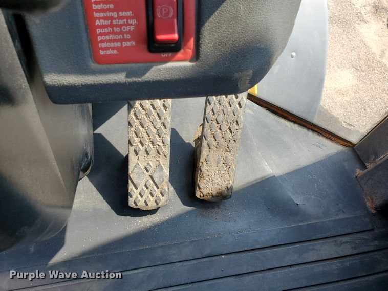 image for item HO9521 2005 John Deere 444J  wheel loader