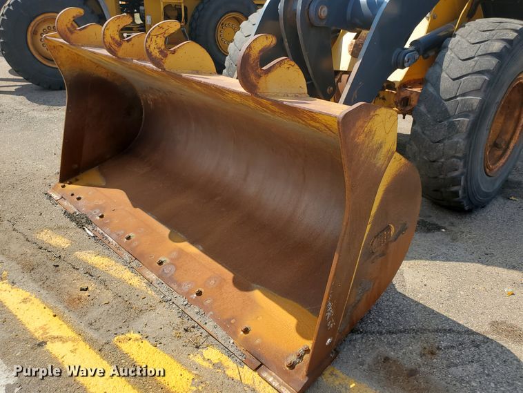 image for item HO9521 2005 John Deere 444J  wheel loader