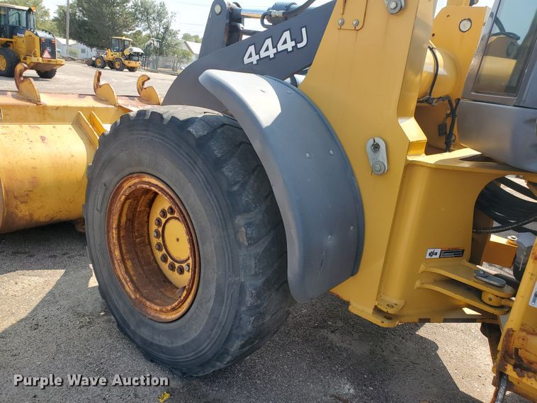 image for item HO9521 2005 John Deere 444J  wheel loader