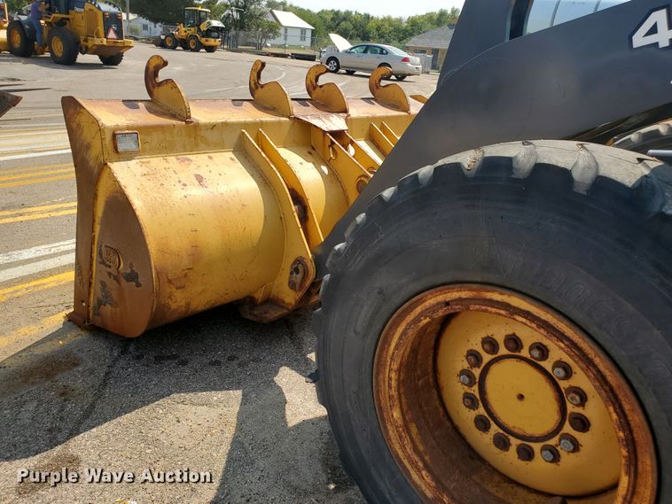 image for item HO9521 2005 John Deere 444J  wheel loader