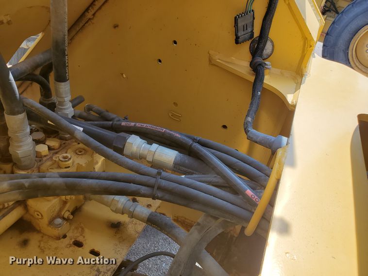 image for item HO9521 2005 John Deere 444J  wheel loader