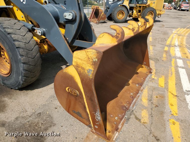 image for item HO9521 2005 John Deere 444J  wheel loader