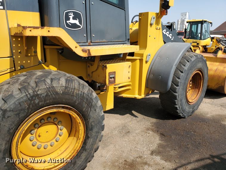 image for item HO9521 2005 John Deere 444J  wheel loader