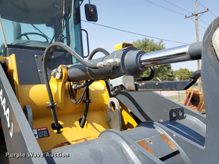 image for item HO9521 2005 John Deere 444J  wheel loader