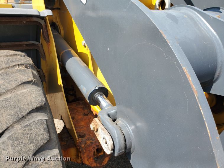 image for item HO9521 2005 John Deere 444J  wheel loader