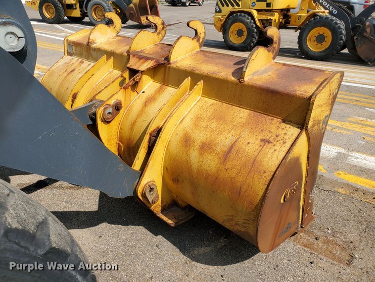 image for item HO9521 2005 John Deere 444J  wheel loader