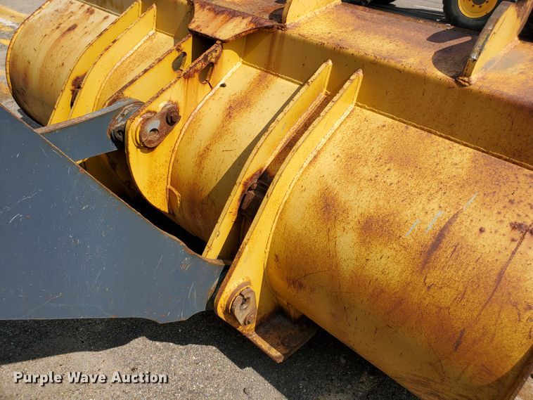 image for item HO9521 2005 John Deere 444J  wheel loader